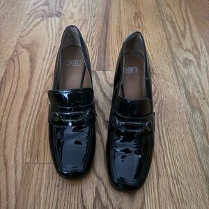 Vintage patent leather heeled loafers